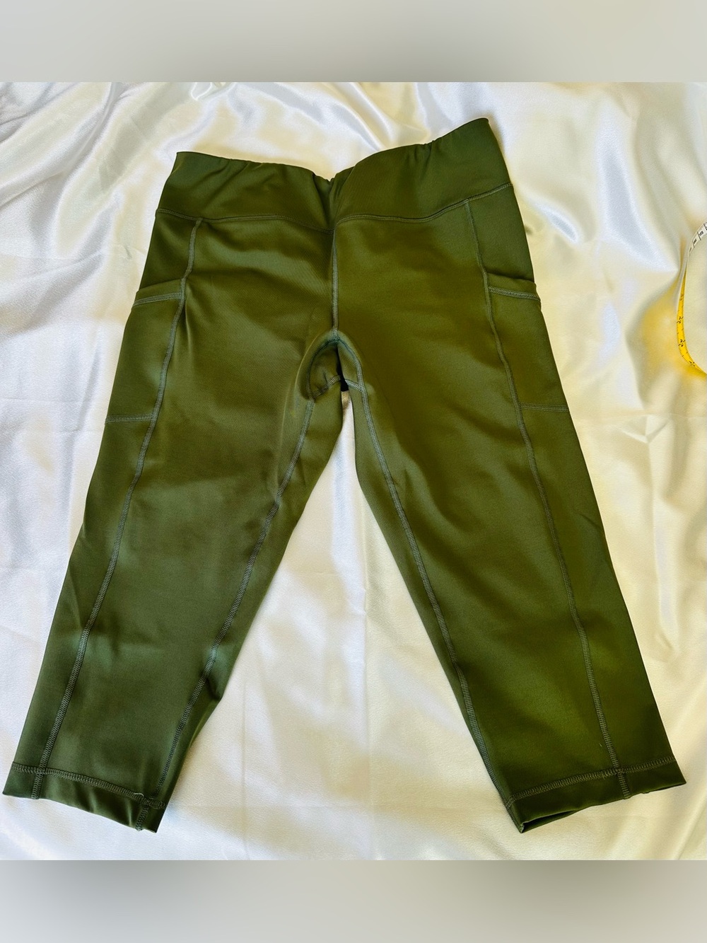 Olive Green High-Waist Pocket Capri Leggings - Women
